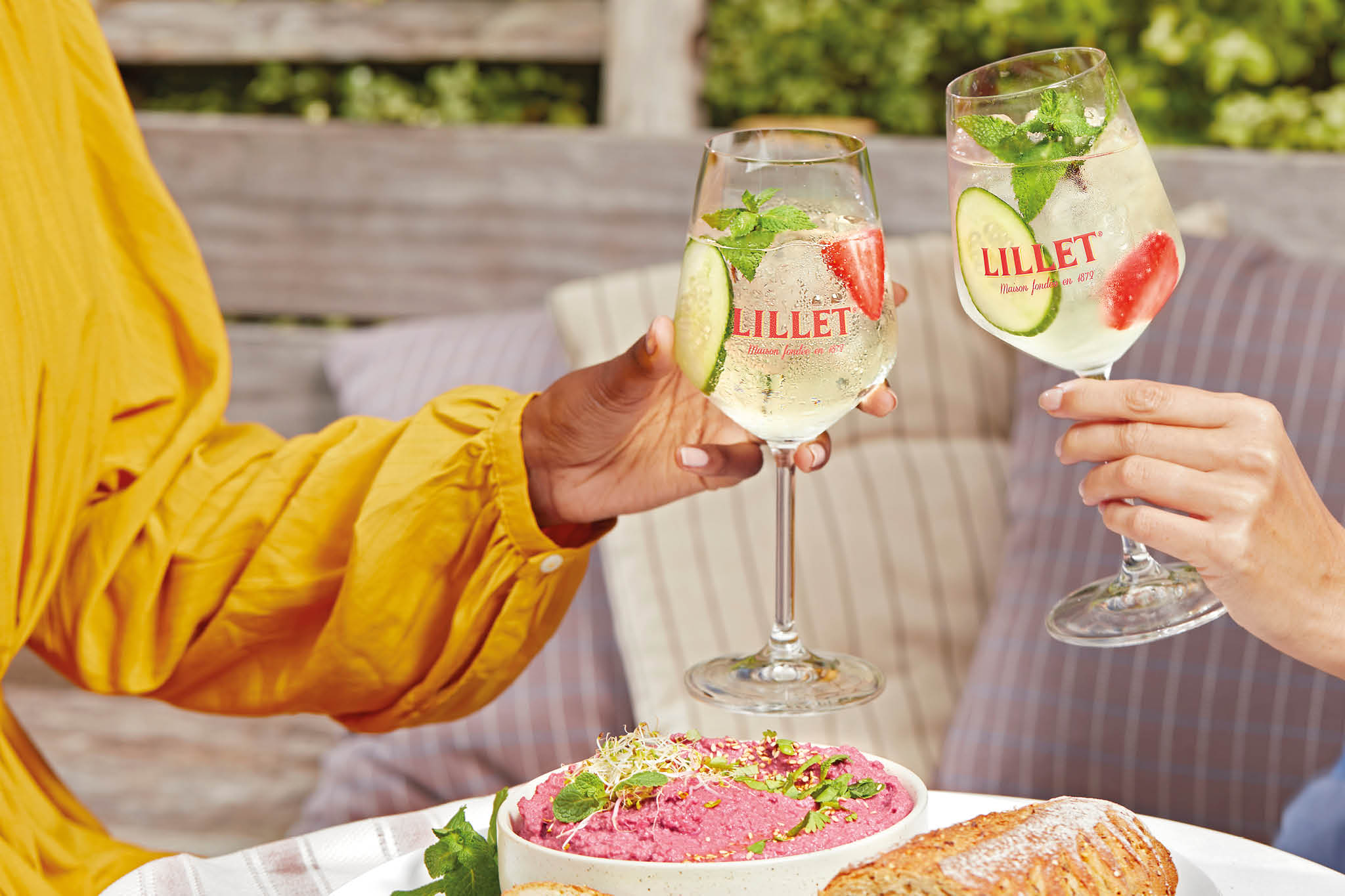 Lillet Vive Cocktail dekoriert & garniert